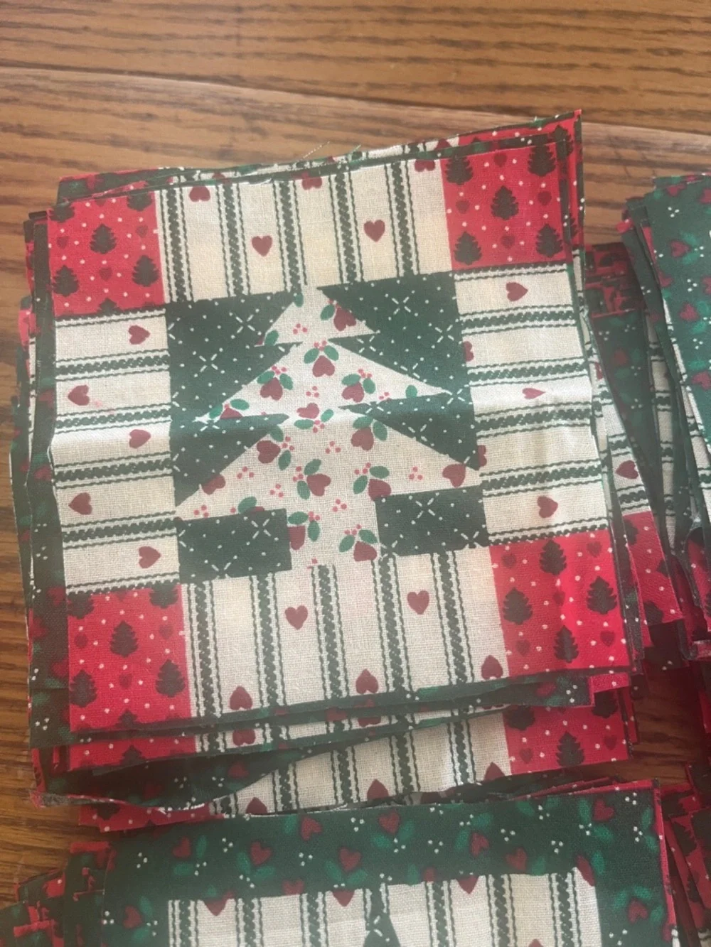 Holiday Patchwork Tree cotton quilt patches - Red & Green